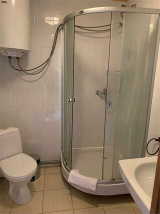 Гостиница Особняк на Карла Маркса Старица Стандартный семейный номер-7